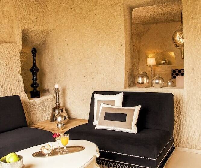 סוויטת סופריור, Hezen Cave