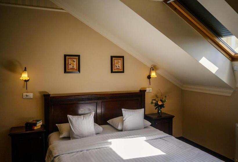 스탠다드 스튜디오, Iosefin Residence