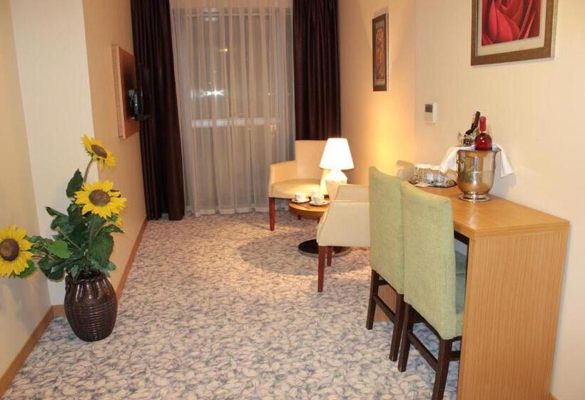 سوییت, Osaka Airport