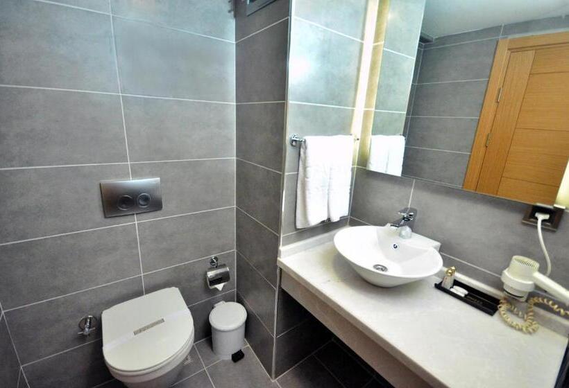 اتاق لوکس سه تخته, Osaka Airport