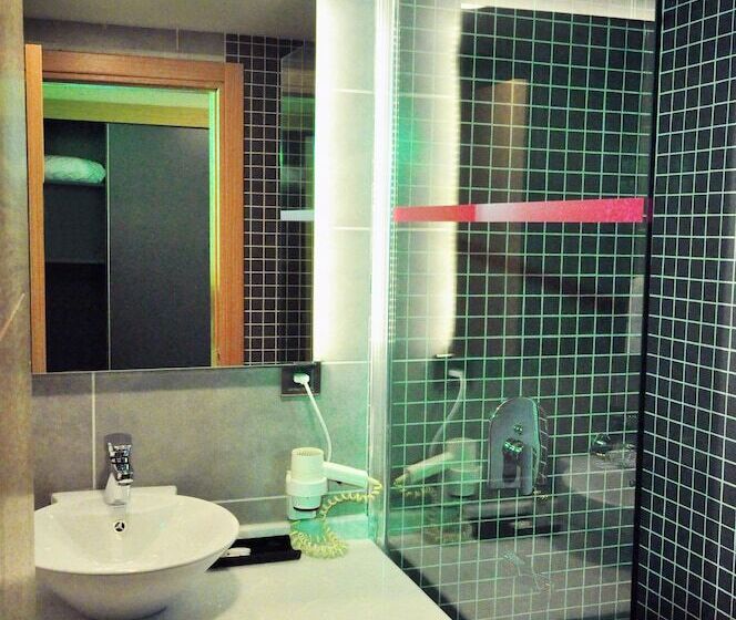 اتاق سوپریور, Osaka Airport