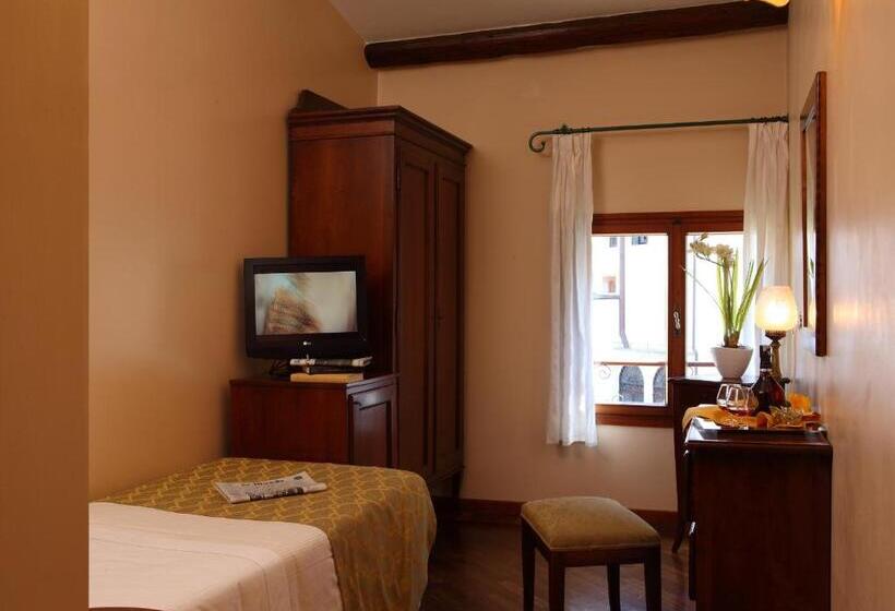 اتاق استاندارد یک نفره, Pensione Accademia  Villa Maravege