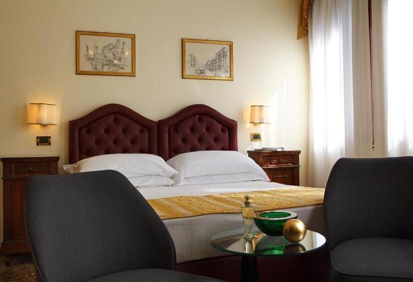 اتاق کلاسیک, Pensione Accademia  Villa Maravege