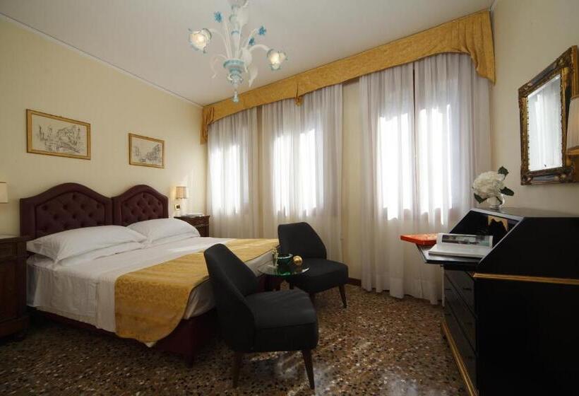 اتاق کلاسیک, Pensione Accademia  Villa Maravege