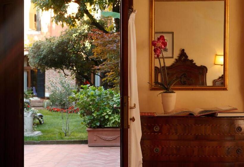 اتاق سوپریور, Pensione Accademia  Villa Maravege