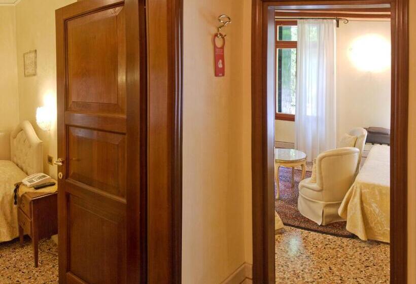 سوییت جونیور, Pensione Accademia  Villa Maravege