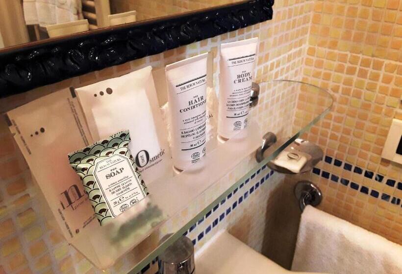 سوییت جونیور, Pensione Accademia  Villa Maravege