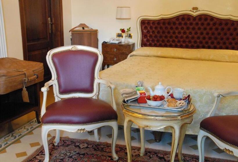 سوییت جونیور, Pensione Accademia  Villa Maravege