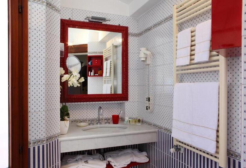 سوییت جونیور, Pensione Accademia  Villa Maravege