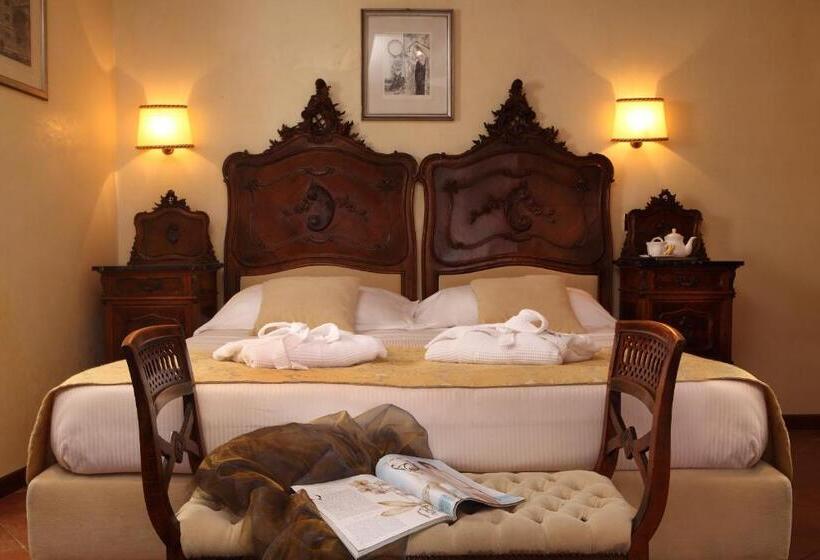 اتاق استاندارد سه نفره, Pensione Accademia  Villa Maravege