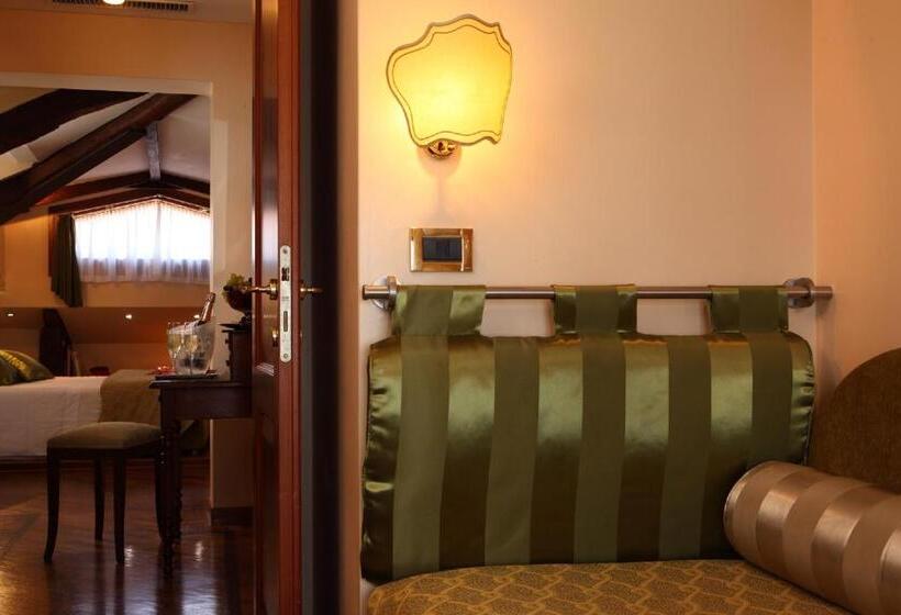 اتاق استاندارد چهار تخته, Pensione Accademia  Villa Maravege