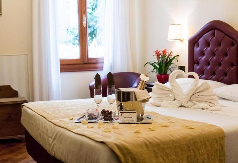 اتاق اکونومی, Pensione Accademia  Villa Maravege