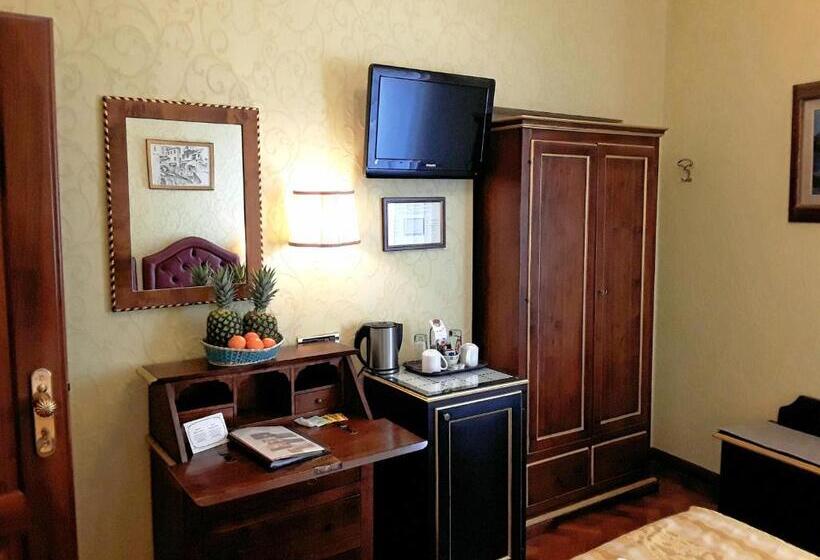 اتاق اکونومی, Pensione Accademia  Villa Maravege