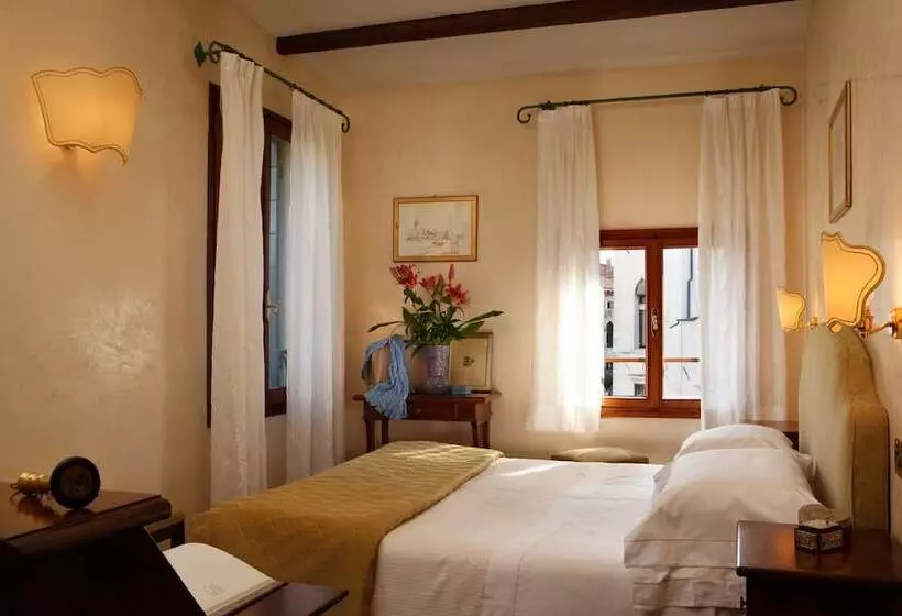 اتاق کلاسیک, Pensione Accademia  Villa Maravege