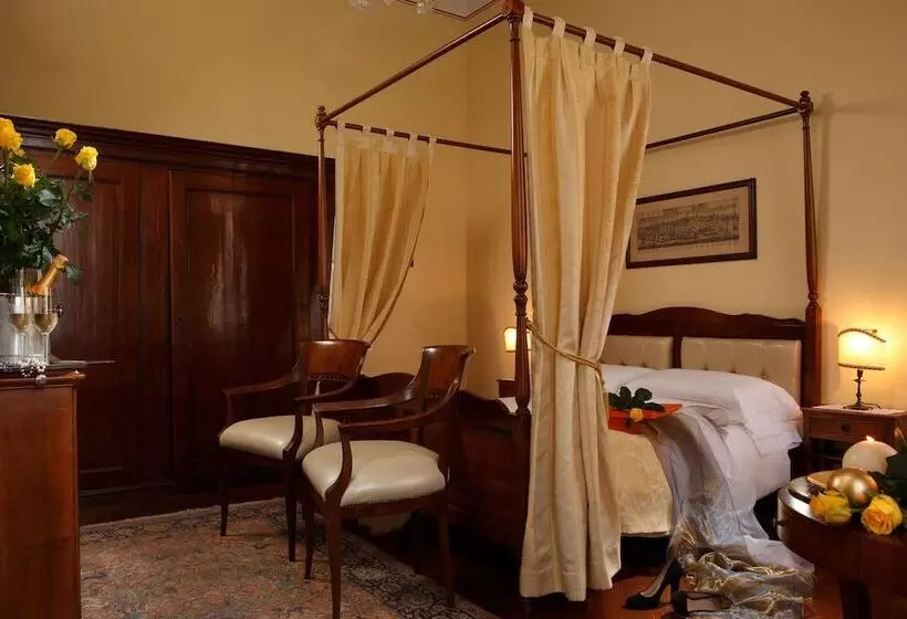 اتاق استاندارد سه نفره, Pensione Accademia  Villa Maravege
