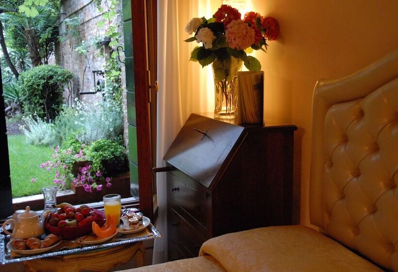 اتاق استاندارد چهار تخته, Pensione Accademia  Villa Maravege