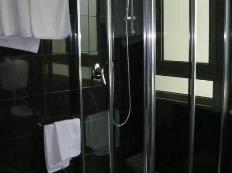 غرفة سوبيريور ثلاثية, Promenade Universale