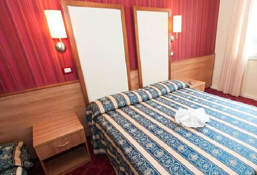 غرفة سوبيريور ثلاثية, Promenade Universale