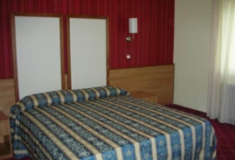 غرفة سوبيريور ثلاثية, Promenade Universale