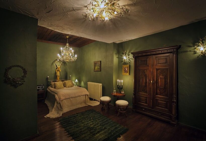 豪华房间, Sacred House