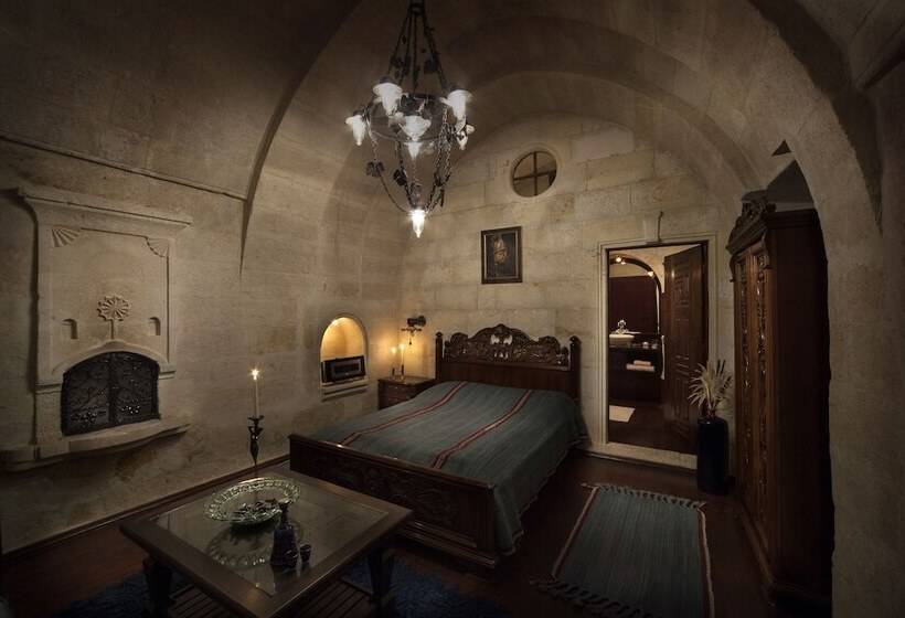 豪华房间, Sacred House