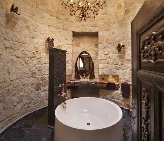 高级大房间, Sacred House