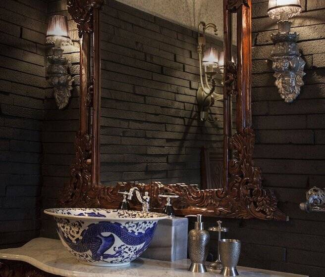 套房, Sacred House