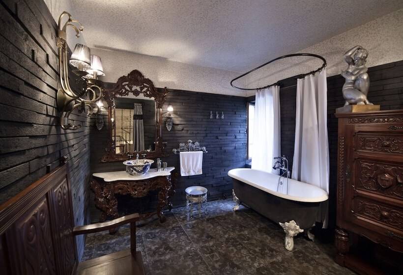 套房, Sacred House