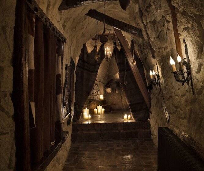 套房, Sacred House