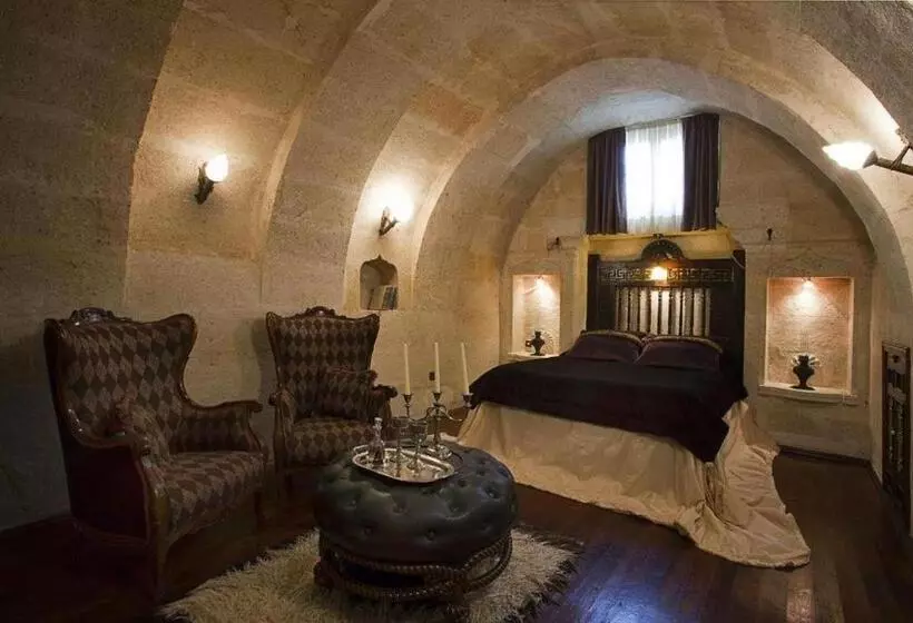 اتاق سوپریور, Sacred House