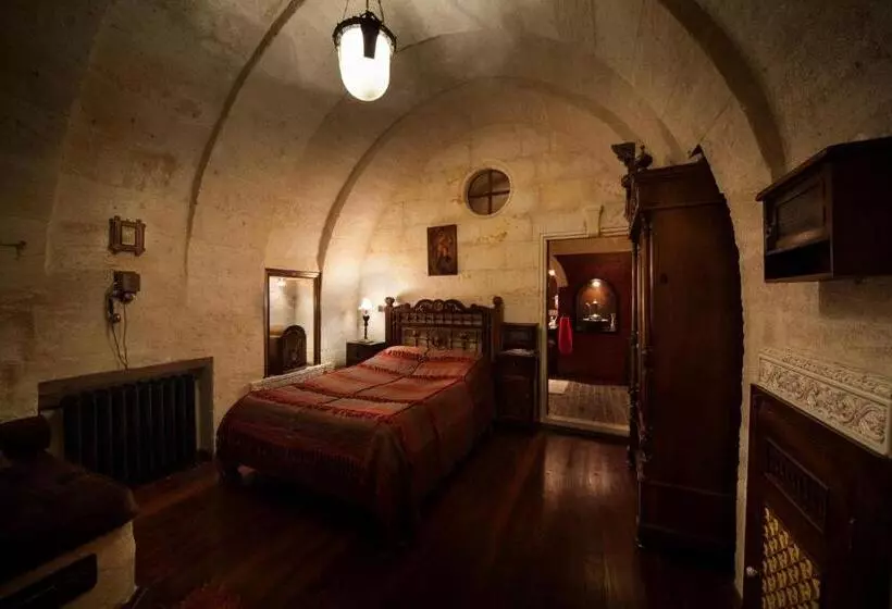 اتاق لوکس, Sacred House