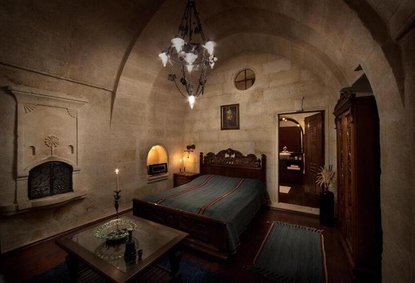 豪华房间, Sacred House