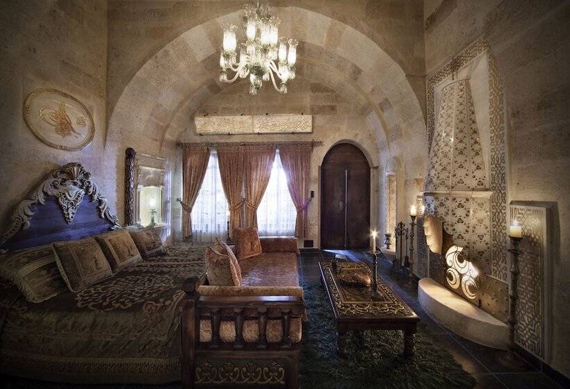 高级大房间, Sacred House