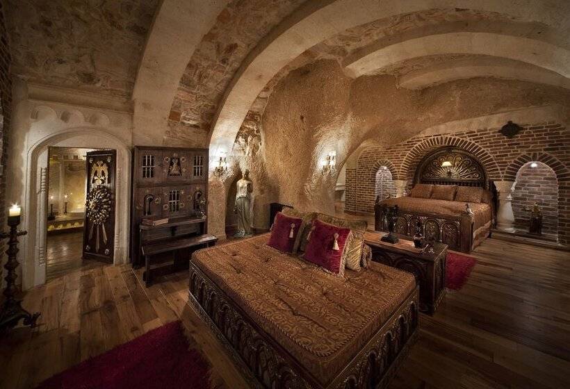 套房, Sacred House