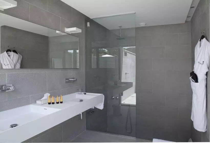 اتاق عادی, Sezz Saint Tropez