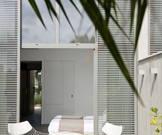 Номер Basic, Sezz Saint Tropez