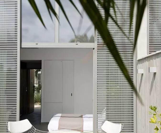 اتاق عادی, Sezz Saint Tropez