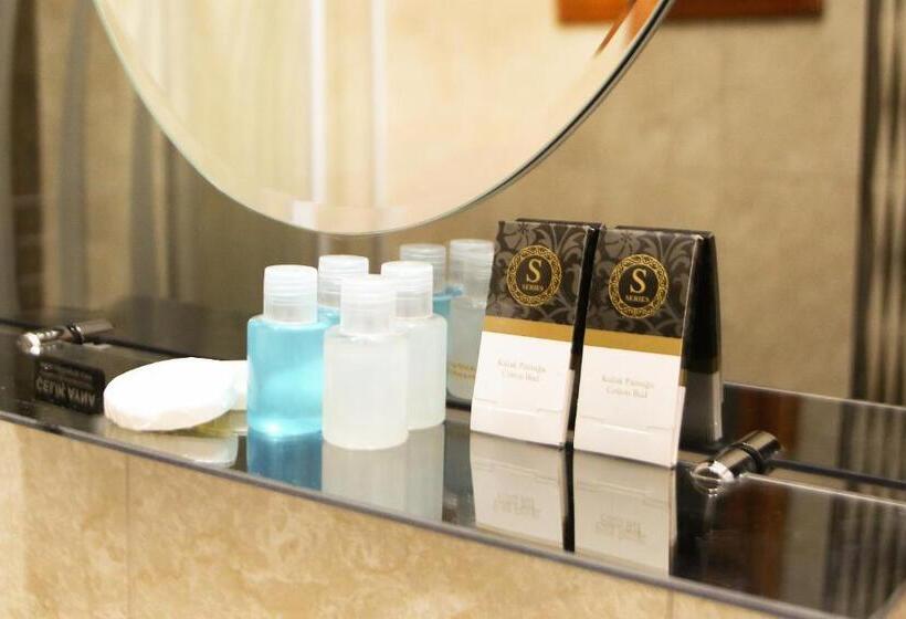 Economy Triple Room, Theodian