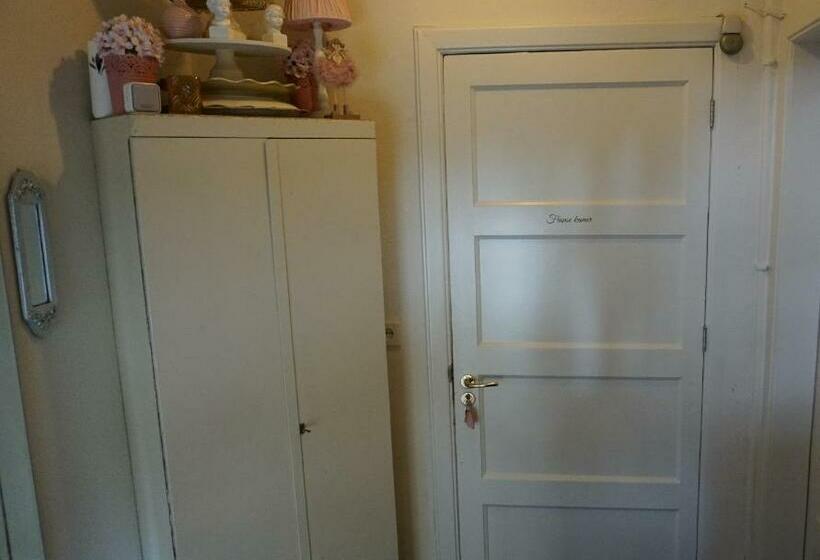 חדר דלוקס, De Bezige Bij