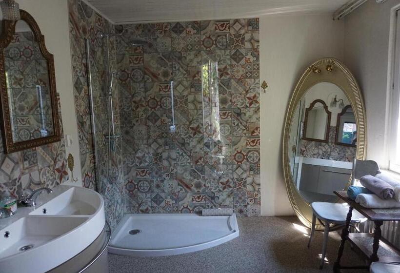 חדר דלוקס לארבעה, De Bezige Bij