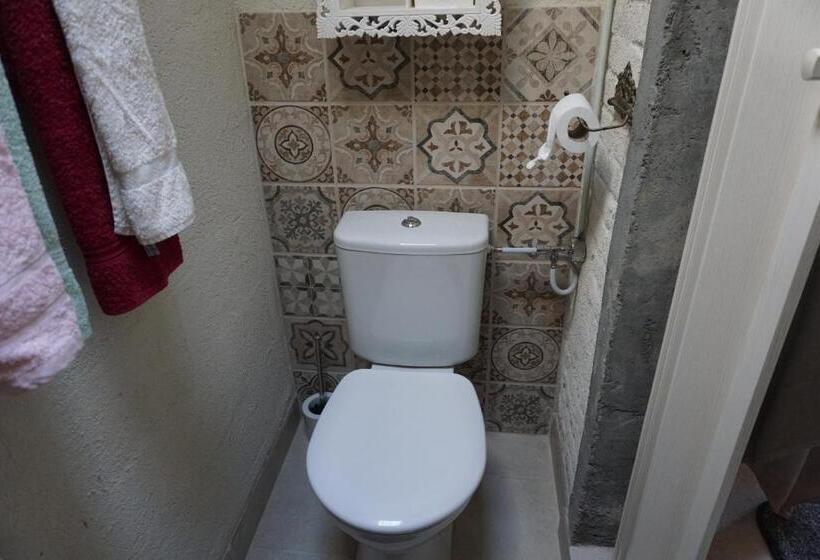 חדר דלוקס, De Bezige Bij