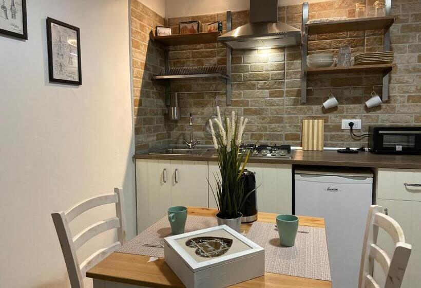 غرفة قياسية, La Corte Segreta Tivoli