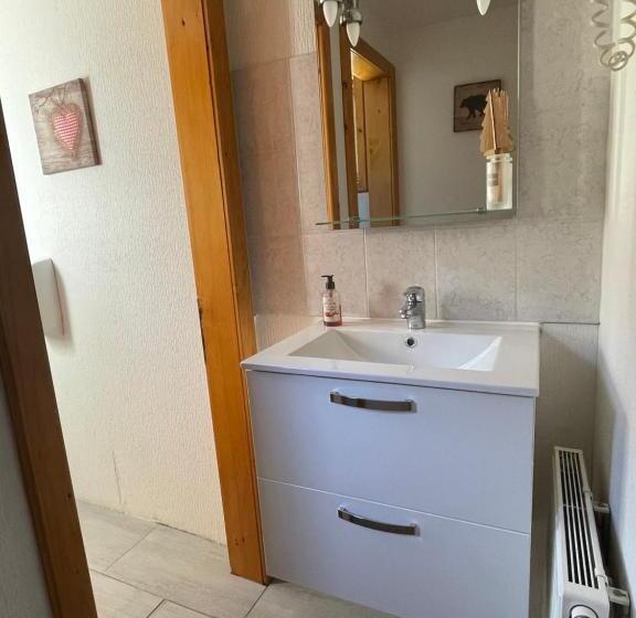 חדר לארבעה סטנדרטי עם מרפסת, Le Chalet