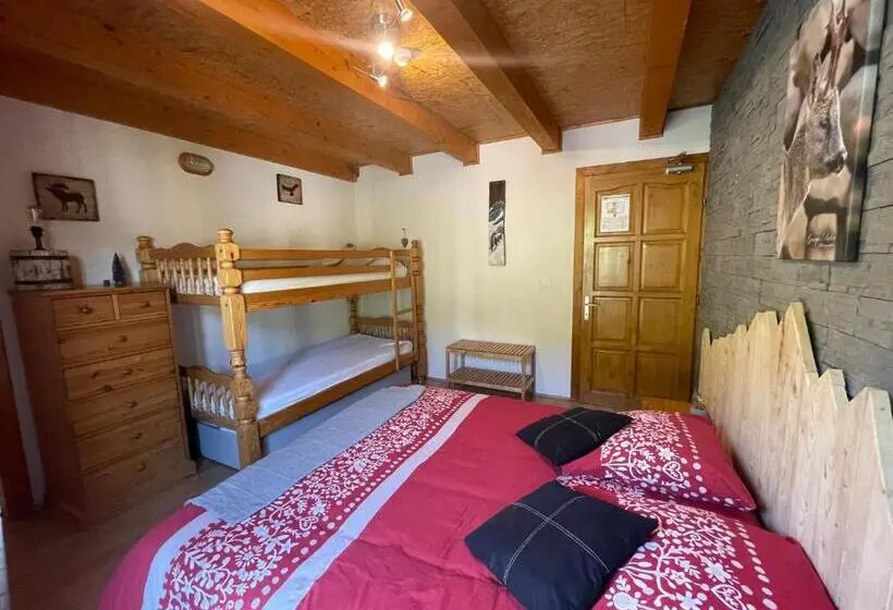 Standard Neljän Hengen Huone Parveke, Le Chalet