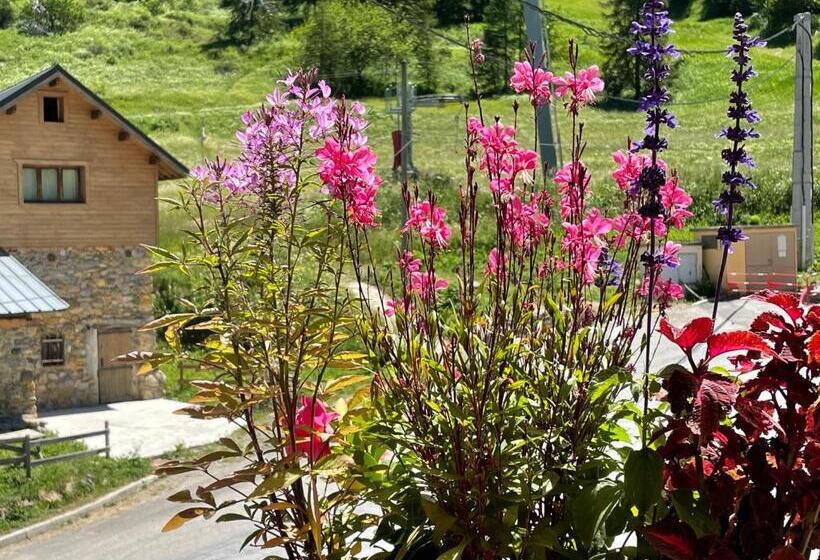 חדר לארבעה סטנדרטי עם מרפסת, Le Chalet