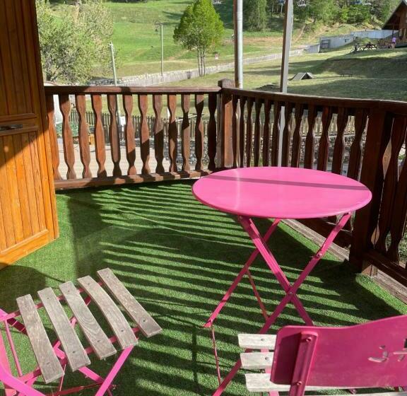 חדר משפחתי נוף לגינה, Le Chalet