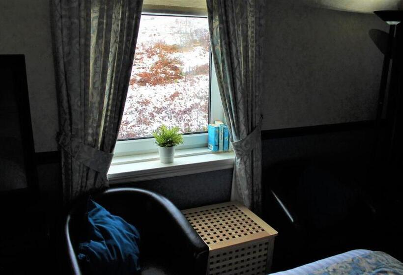 Standard room with outdoor bath, Loch Arklet House