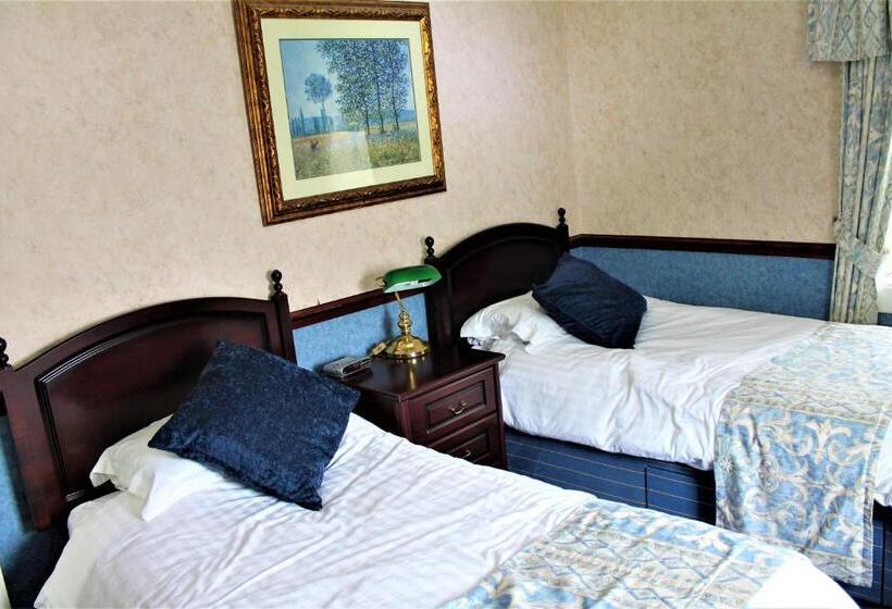 Standard room with outdoor bath, Loch Arklet House
