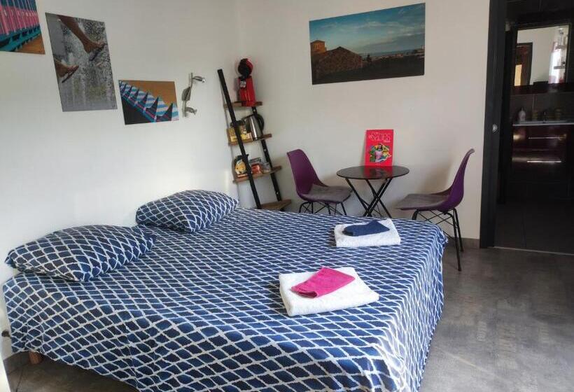 غرفة قياسية مع حمام خارجي, Chambre Et Salle D Eau Dans Dépendance 20 M2, Vélos