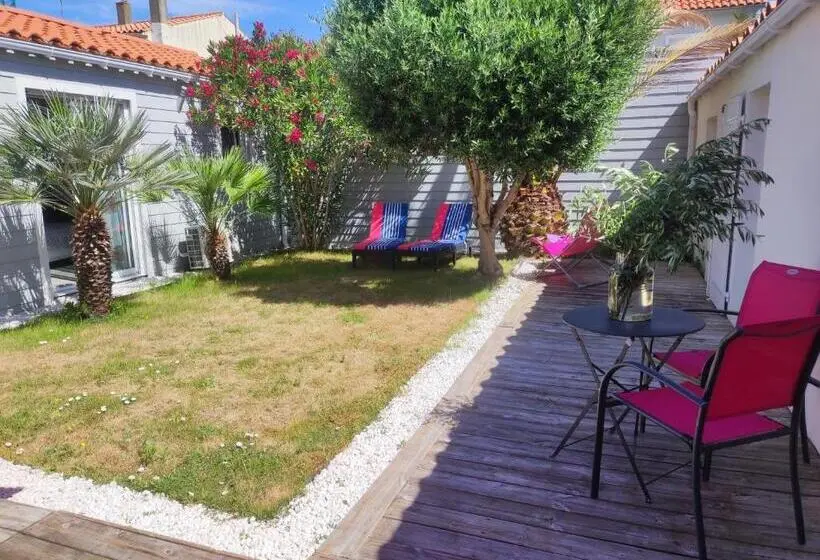Standard room with outdoor bath, Chambre Et Salle D Eau Dans Dépendance 20 M2, Vélos